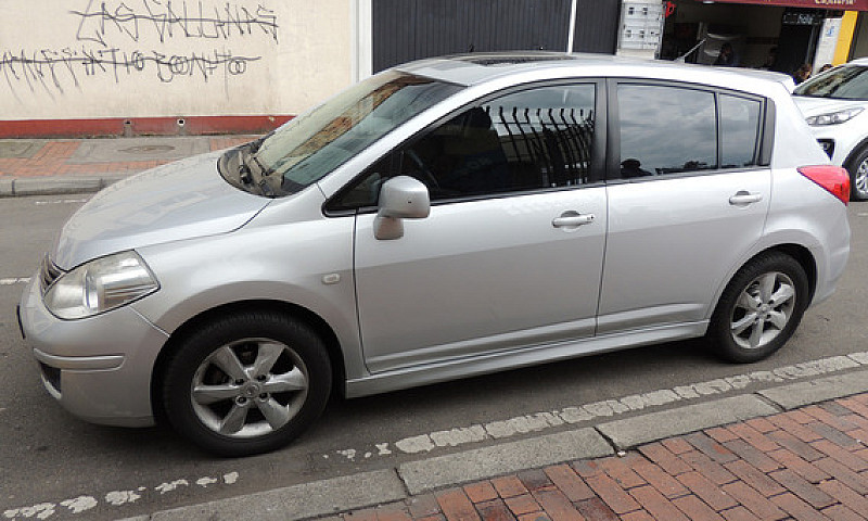 Nissan Tiida 1.8 Pre...