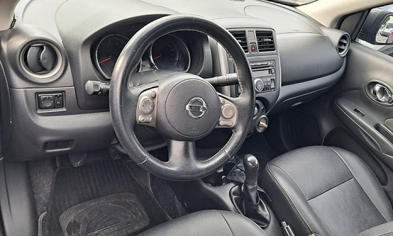 Nissan Versa 1.6 Adv...