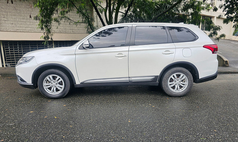 Mitsubishi Outlander...