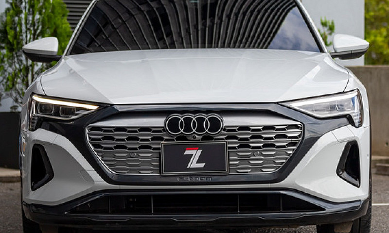 Audi Q8 E-Tron Quatr...