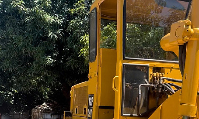 Motoniveladora Cater...