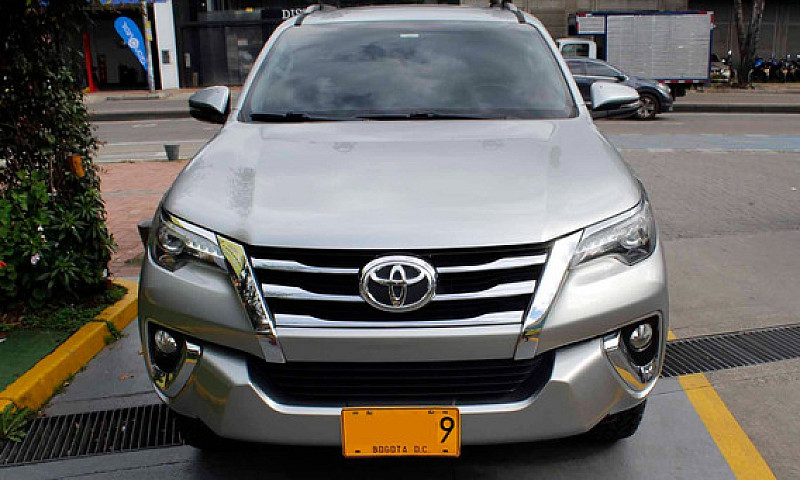 Toyota Fortuner Srv ...