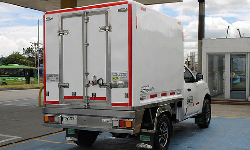 Nissan Frontier 2.5 ...