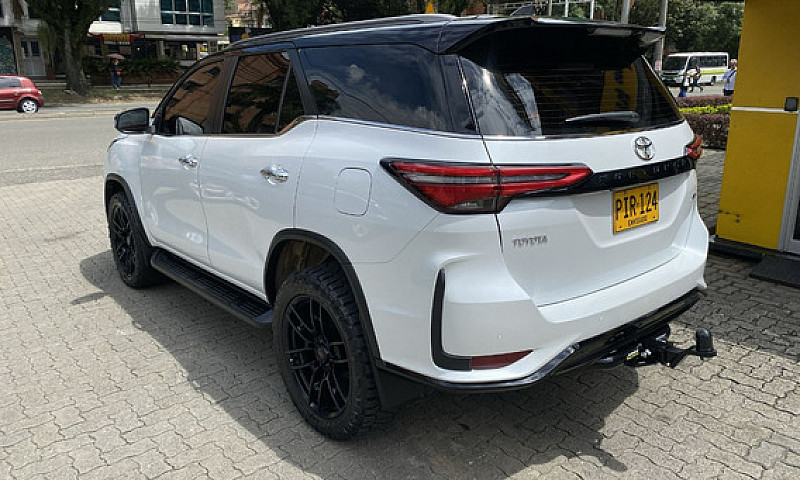 Toyota Fortuner 2.8 ...