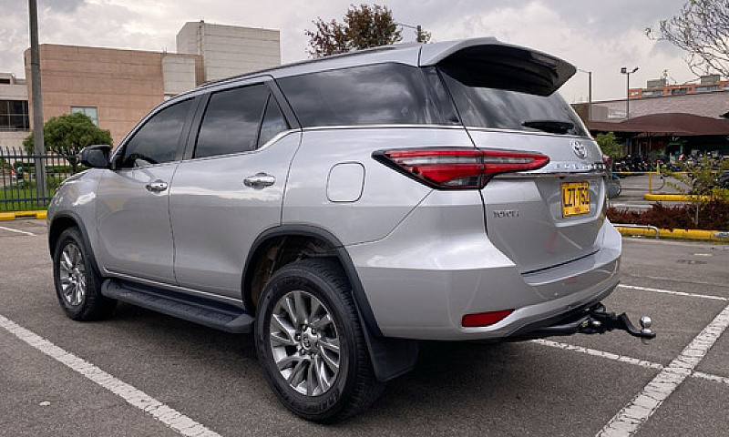Toyota Fortuner Srv ...