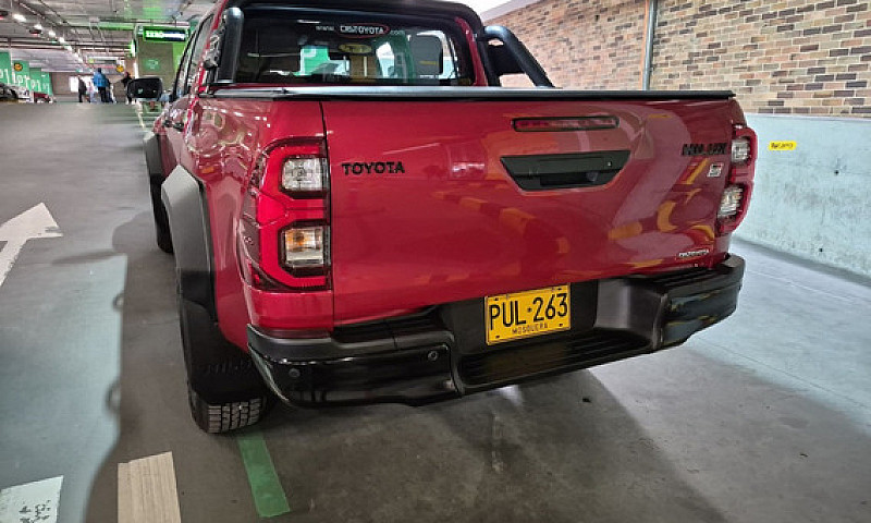 Toyota Hilux 2.8 Gr-...