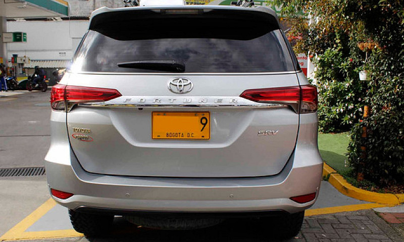 Toyota Fortuner Srv ...