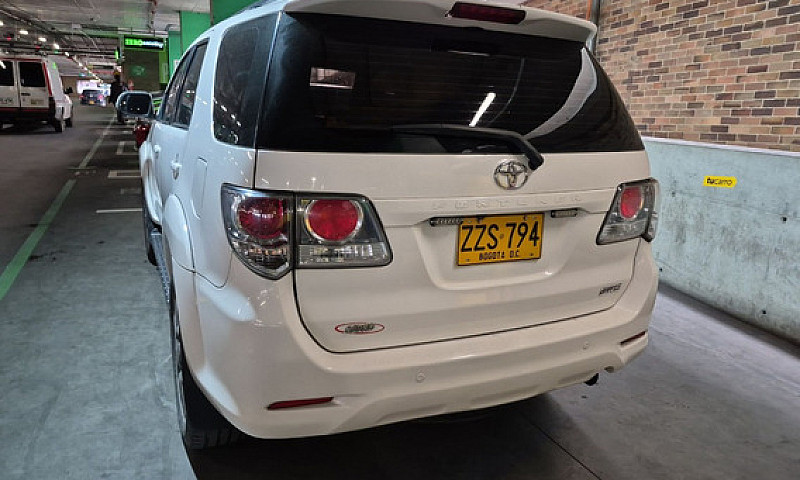 Toyota Fortuner 2.7...
