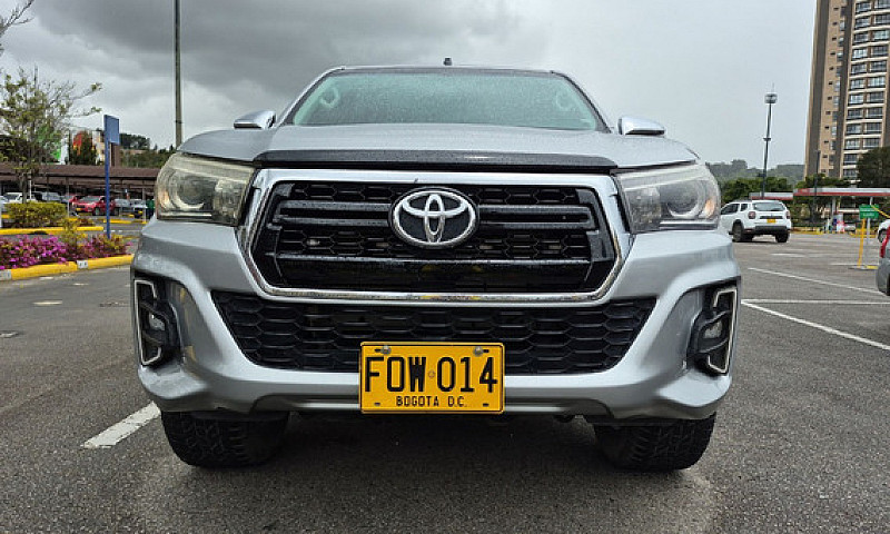 Toyota Hilux 2.8L...