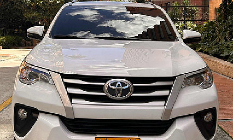 Toyota Fortuner 2.7L...