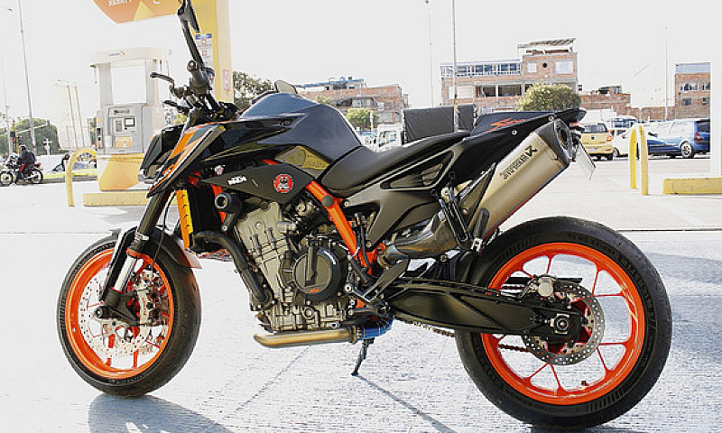 Ktm 890 Duke R 2022...