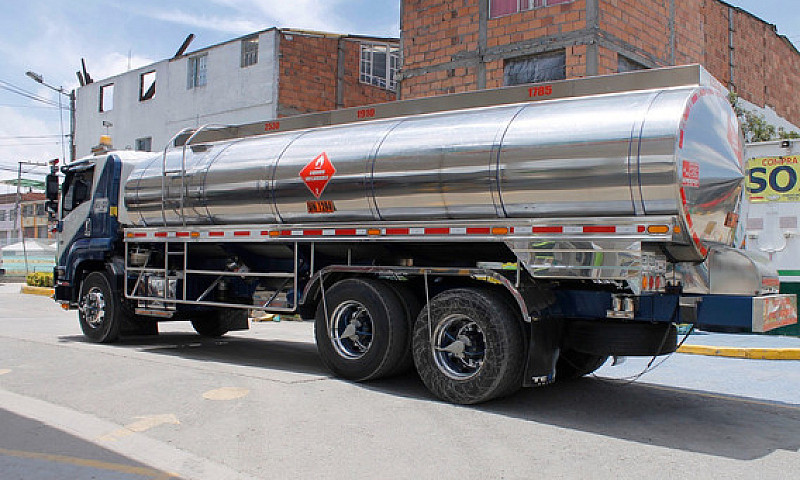 Camión Chevrolet Tan...