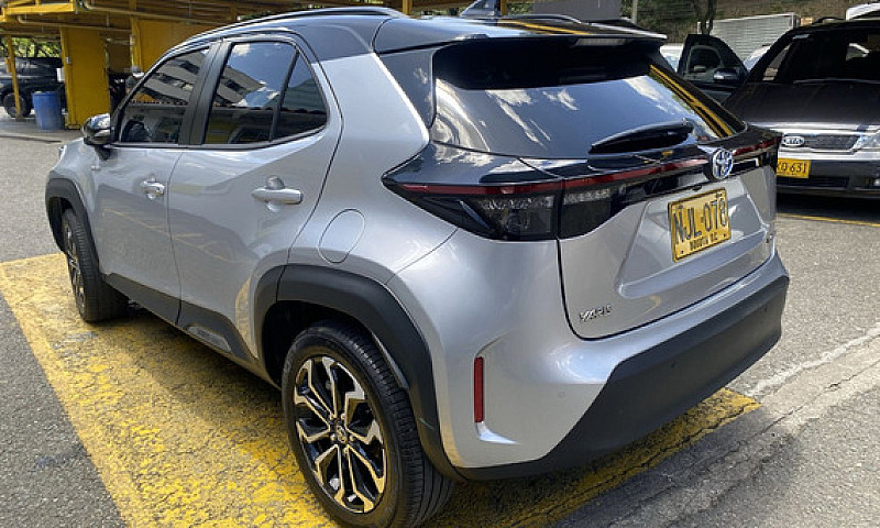 Toyota Yaris Cross 1...