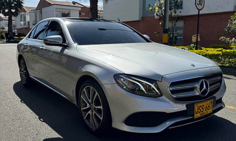 Mercedes-Benz E200 E...