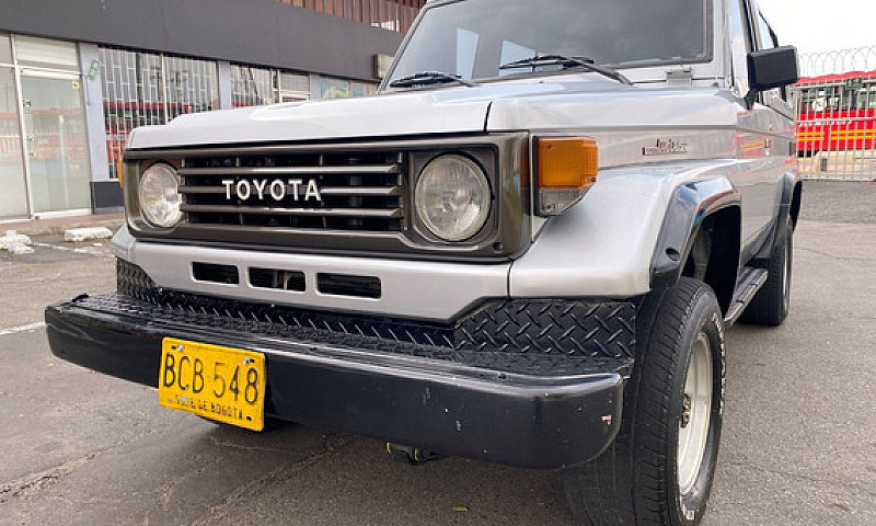Toyota Land Cruiser ...