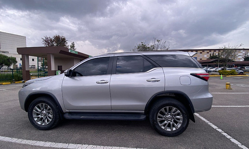 Toyota Fortuner Srv ...