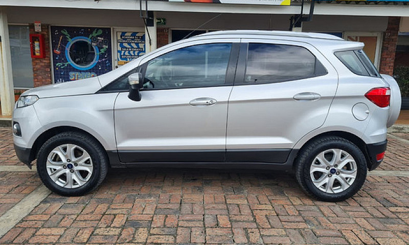 Ford Ecosport Titani...