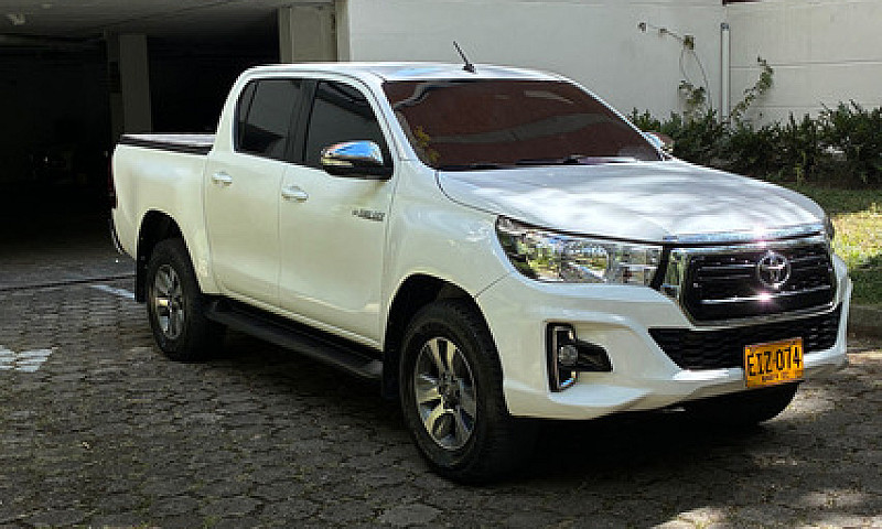 Toyota Hilux 2.4...