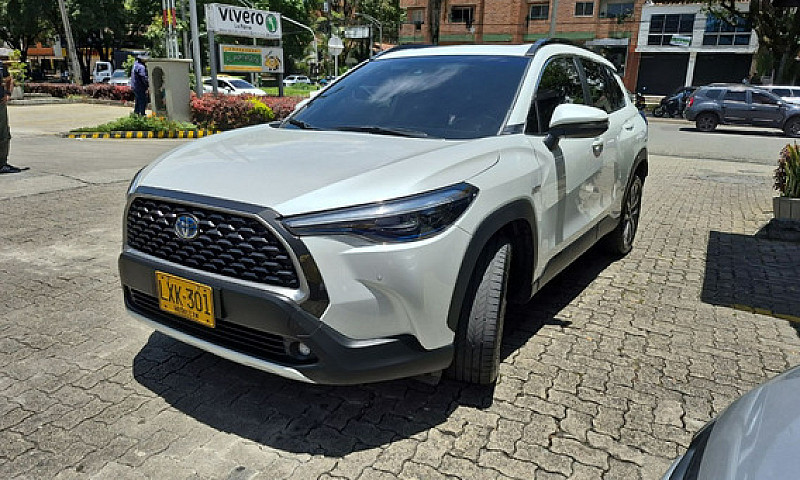 Toyota Corolla Cross...