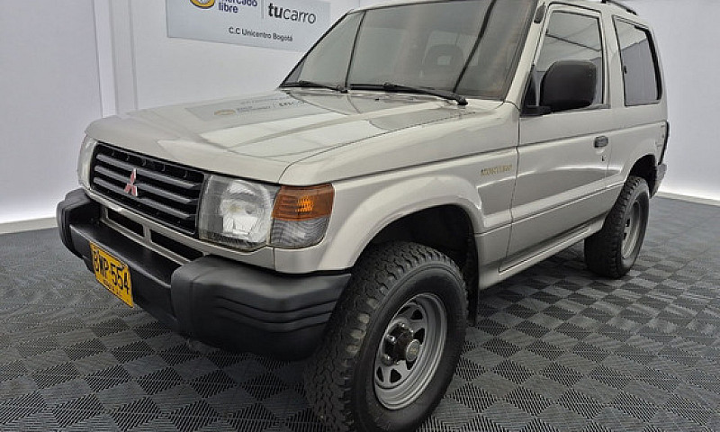 Mitsubishi Montero 2...