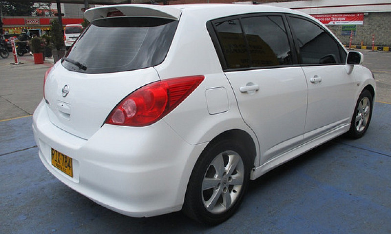 Nissan Tiida Hb  1.8...