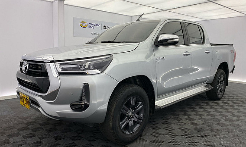 Toyota Hilux  At  4....