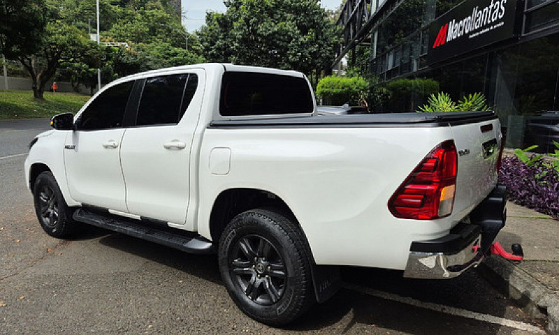 Toyota Hilux 2.4 Die...