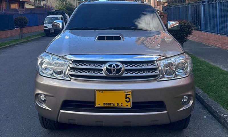 Toyota Fortuner 3.0 ...