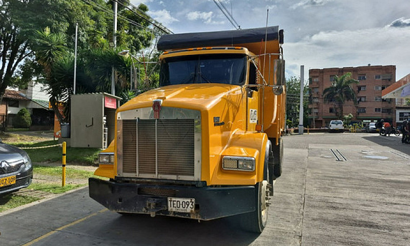Volqueta Kenworth T8...