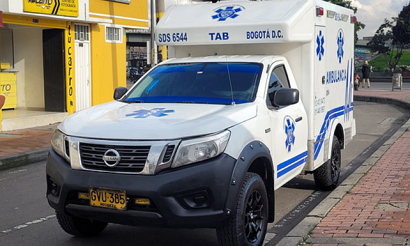 Ambulancia Nissan Np...