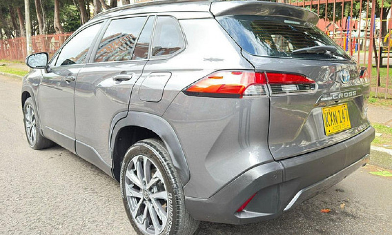 Toyota Corolla Cross...