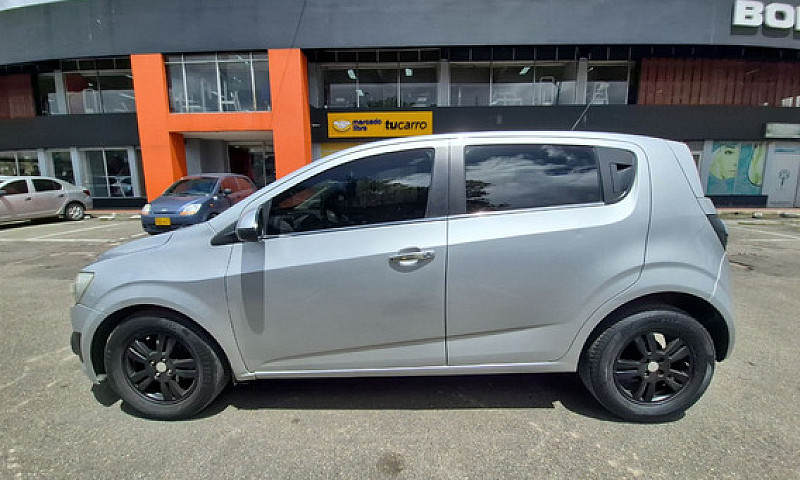 Chevrolet Sonic 1.6 ...
