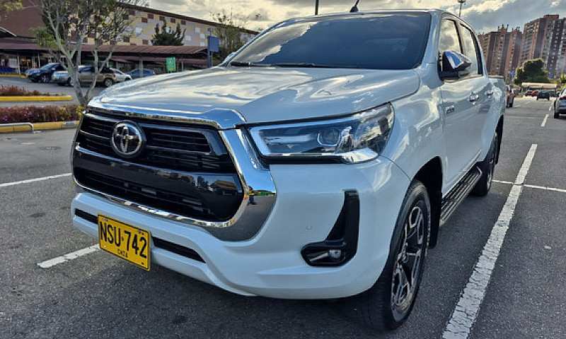 Toyota Hilux 2.8 Srx...