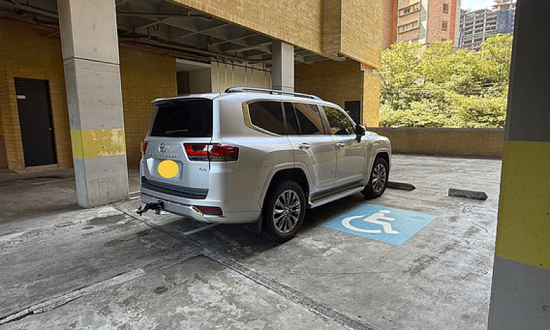 Toyota Land Cruiser ...