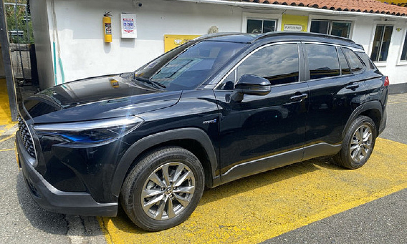 Toyota Corolla Cross...