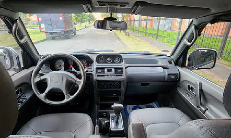 Mitsubishi Montero 3...