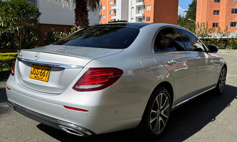 Mercedes-Benz E200 E...