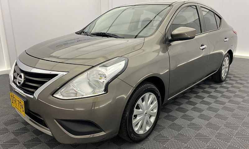 Nissan Versa 1.6 Adv...
