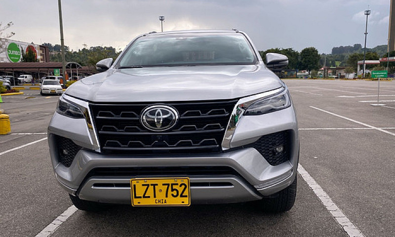 Toyota Fortuner Srv ...