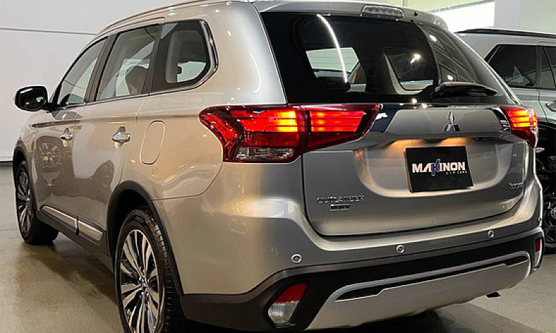  Mitsubishi Outlande...