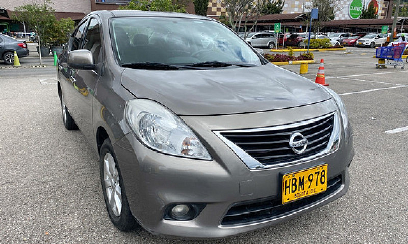 Nissan Versa 1.6 Adv...