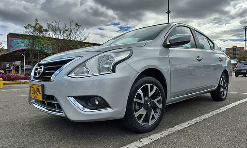 Nissan Versa 1.6 Adv...