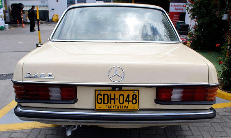 Mercedes-Benz 230 2....