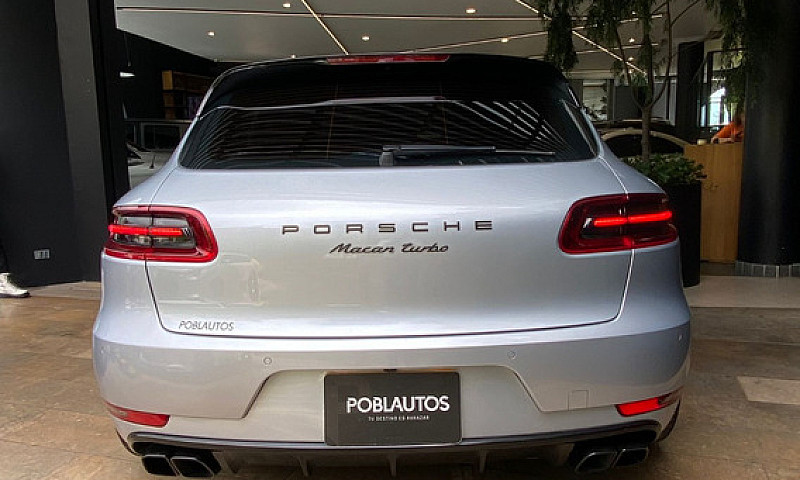 Porsche Macan Turbo...