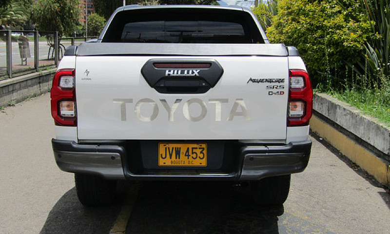 Toyota Hilux 2.8 Adv...