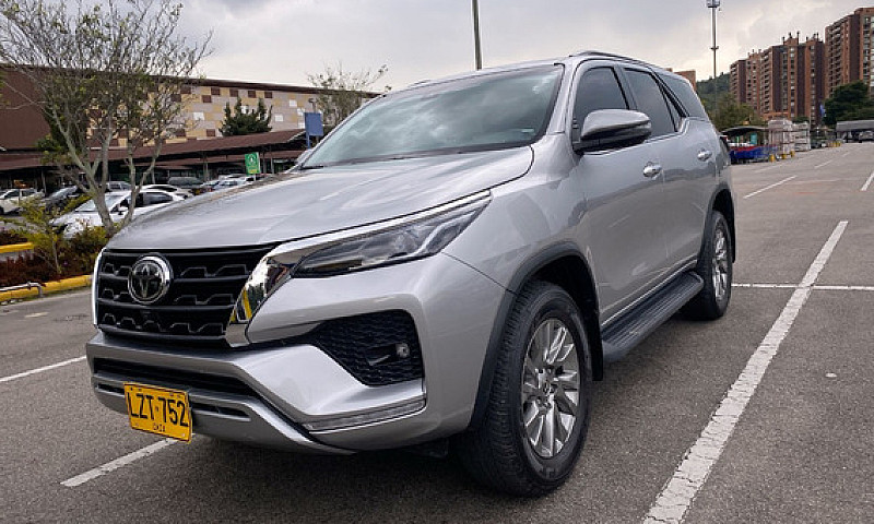 Toyota Fortuner Srv ...