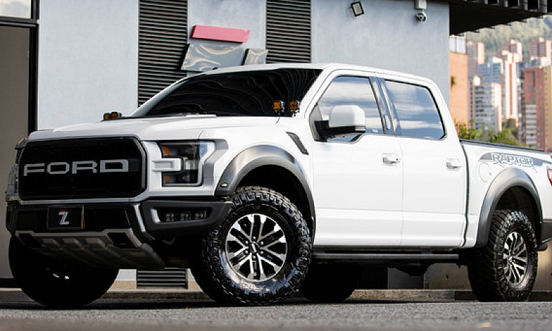 Ford F-150 Raptor 3....