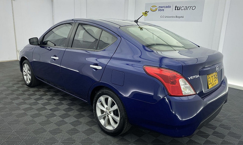 Nissan Versa 1.6 Adv...