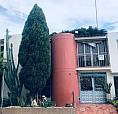 Se Vende Hermosa Casa De 2 Pisos En El Condominio Los Portales Del Río, En Buga. Está Reformada Con Antejardín.