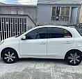 Carro En Excelente Estado 3 Pantallas Una Frontal 2 En Los Aciendotos Llantas A Nedia Vida Bn Tenido
